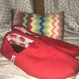 Toms Red Inside Animal Pattern